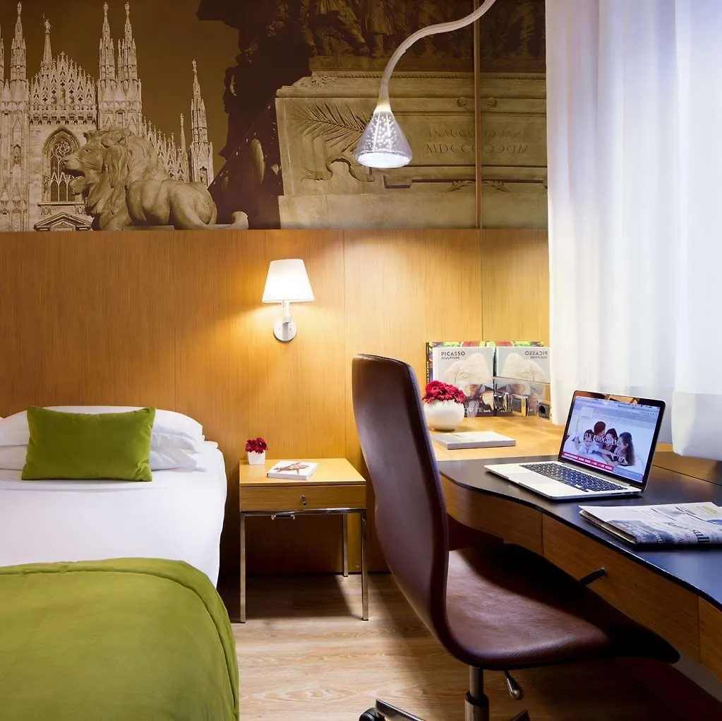 Starhotels Tourist Милан Италия