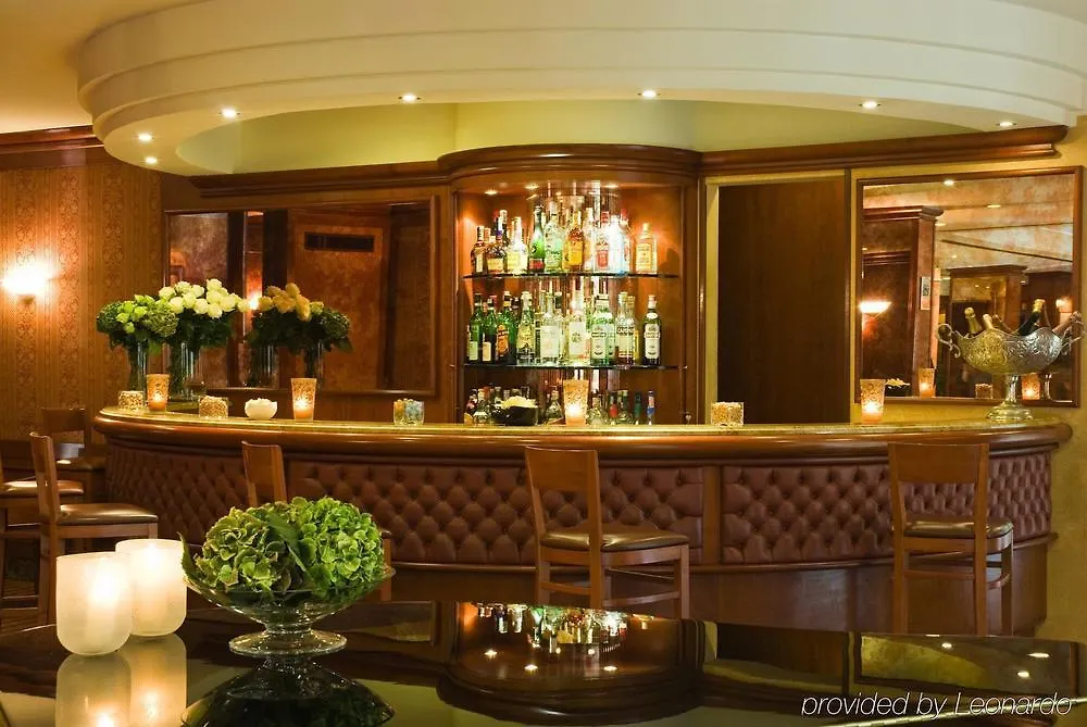 **** Отель Starhotels Tourist Милан Италия