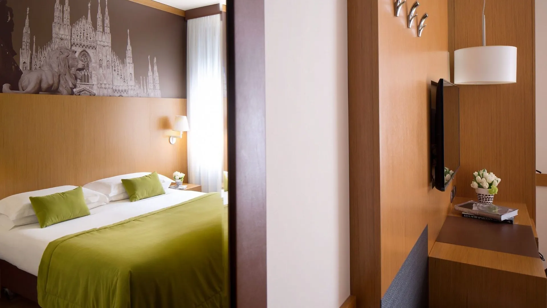 Starhotels Tourist Милан 4*,  Италия