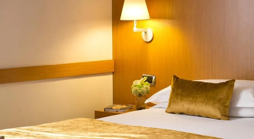 Starhotels Tourist Милан 4*,